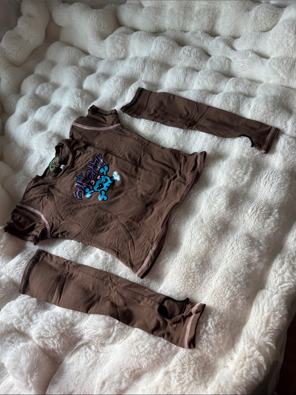 o mighty Brown Graphic Top with Blue Skull Accent and matching gloves
